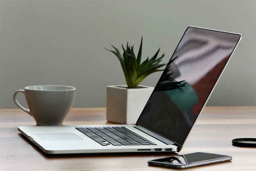 MB-Laptop-Buero